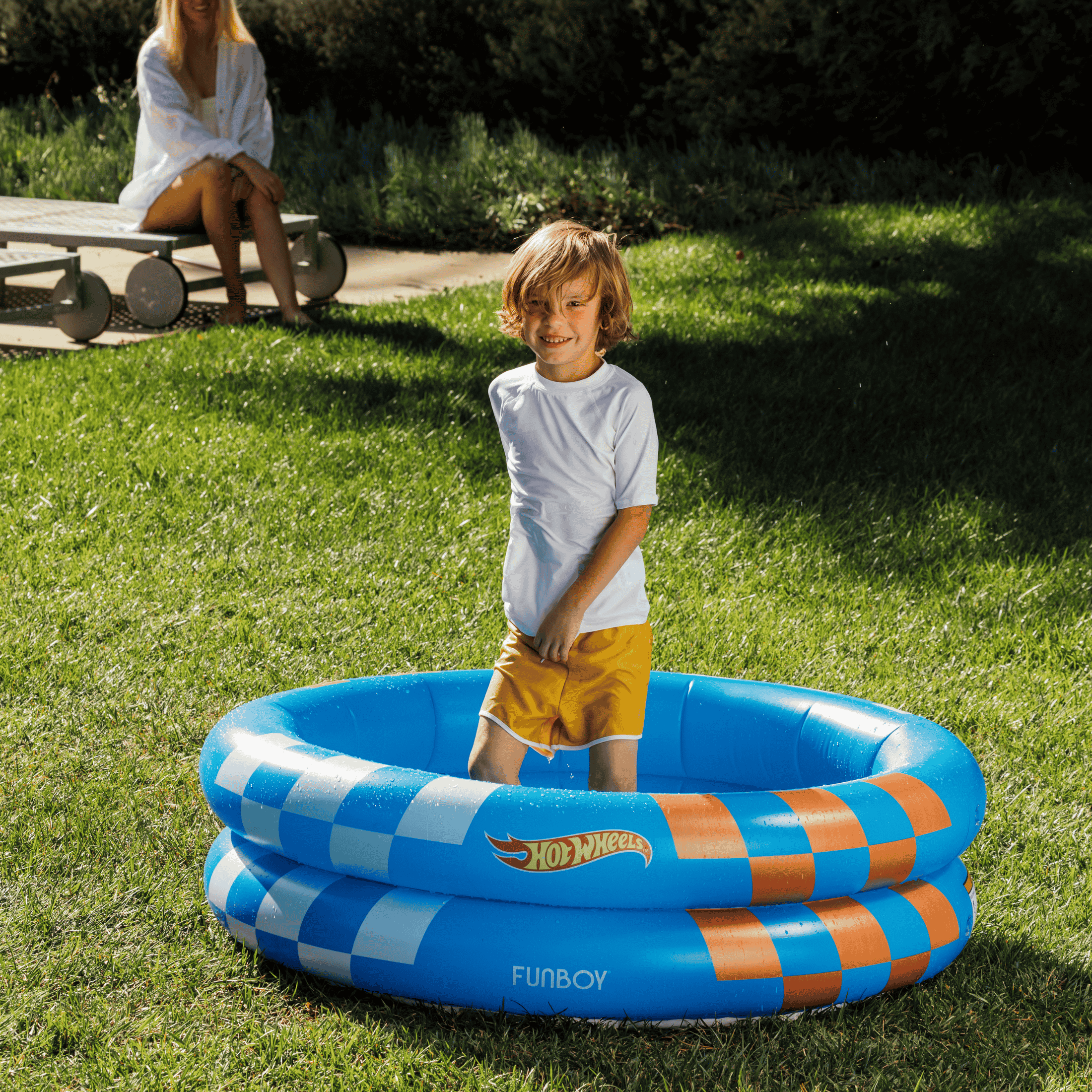 Hot Wheels™ by FUNBOY Inflatable Round 2-Ring Pool, 48" Diameter